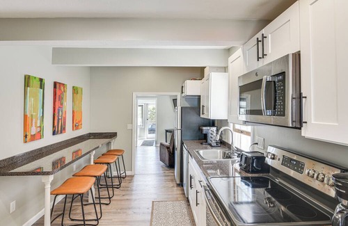 White Island Shores Hütte | Cottage on Private Pond w/Beach in Wareham