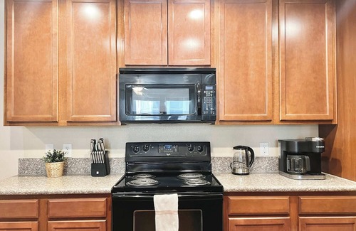 Reno/Tahoe Airport Wohnung | Relaxing 2-BR Apt with Pool, Hot Tub & Gym