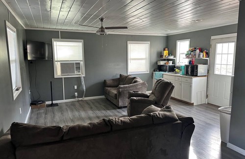 Wallingford Haus | Lazy Lake Cabin 1! Pet Friendly