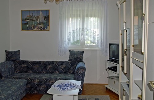 Balatonkeresztur Haus | Stunning villa for 5 guests with A/C, TV, terrace and parking