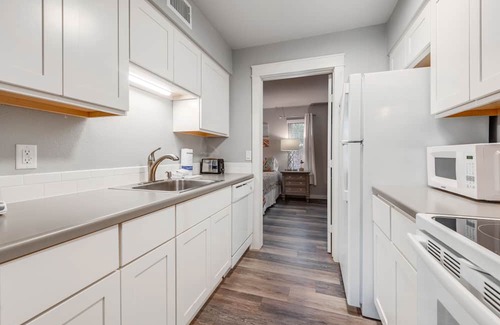 Port Aransas Eigentumswohnung | Roomy 1 BDRM Large Pool w/a Private Courtyard and a 5 Min Walk to the Beach