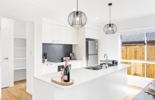 Greenbank Haus | Convenient Brandnew 4 Beds House, 5 mins to mall