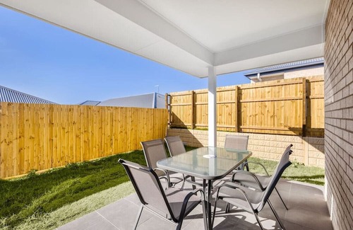 Greenbank Haus | Convenient Brandnew 4 Beds House, 5 mins to mall