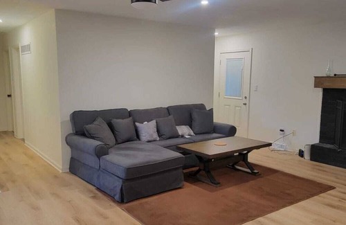 Lenexa Haus | Cozy 2-bedroom Suite/Studio in enjoyable Overland Park with WiFi, AC