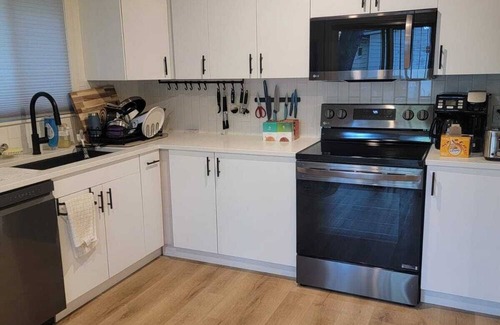 Lenexa Haus | Cozy 2-bedroom Suite/Studio in enjoyable Overland Park with WiFi, AC