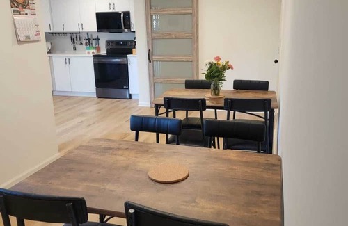 Lenexa Haus | Cozy 2-bedroom Suite/Studio in enjoyable Overland Park with WiFi, AC