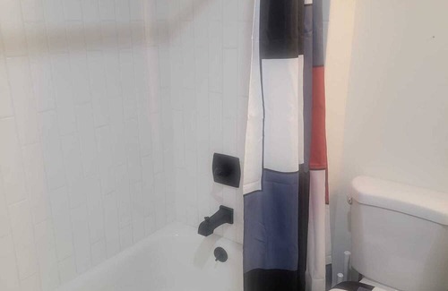 Lenexa Haus | Cozy 2-bedroom Suite/Studio in enjoyable Overland Park with WiFi, AC