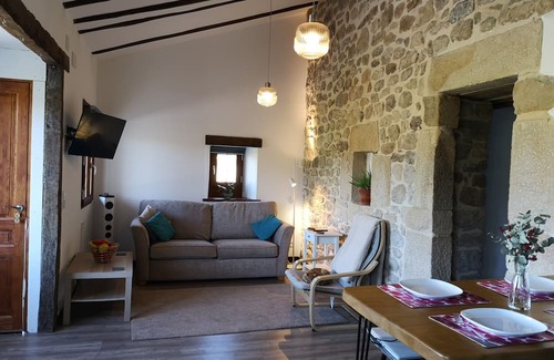 Lloreda Wohnung | Rustic, spacious apartment in the Valles Pasiegos, with sheep and hens