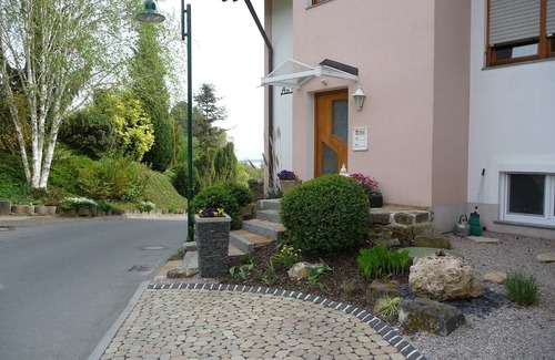 Sipplingen Wohnung | Gemütliche 65 m² DG- Fewo mit Einmaligem See-und Bergblick in Sipplingen