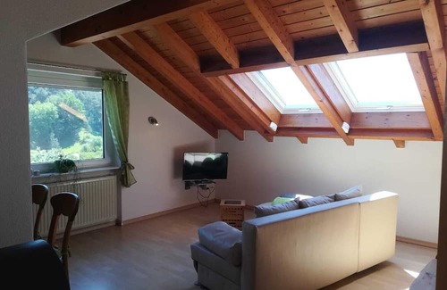 Sipplingen Wohnung | Gemütliche 65 m² DG- Fewo mit Einmaligem See-und Bergblick in Sipplingen