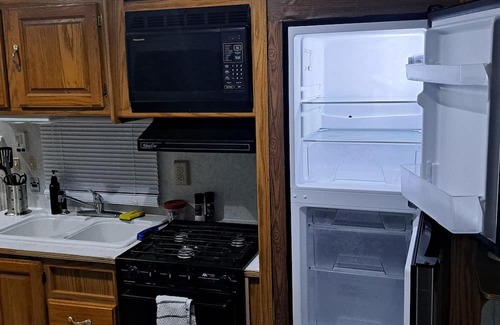 Cloquet Wohnmobilvermietung | Jayco n1 queen 2 doubles lots of living space AC furnace wifi 2tvs fridge stove
