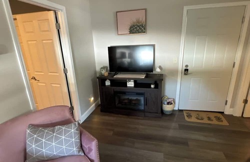 Moweaqua Wohnung | Cozy 1-bedroom apartment with Fast WiFi, AC in Peaceful Moweaqua - Hidden Gem