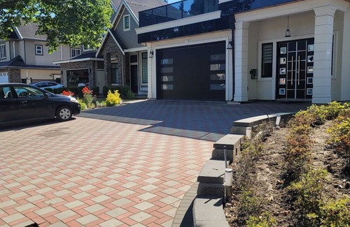 Surrey Newton Haus | Spacious home for you and your family. 4 bedrooms and 4 bathrooms in the city.