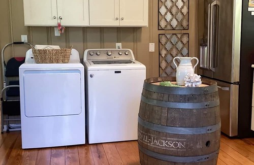 Pawleys Island Haus | Cute cottage in Pawleys with 2 queen beds and 2 full baths that allow pets!