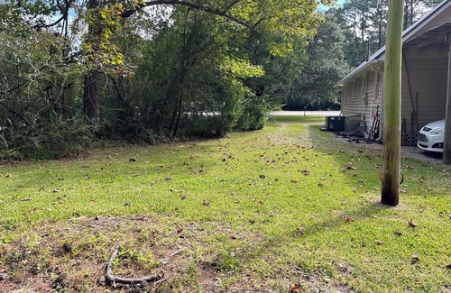 Pawleys Island Haus | Cute cottage in Pawleys with 2 queen beds and 2 full baths that allow pets!
