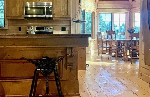Magnetawan Hütte | One of a Kind Timber Framed Waterfront Escape w/Hot Tub!