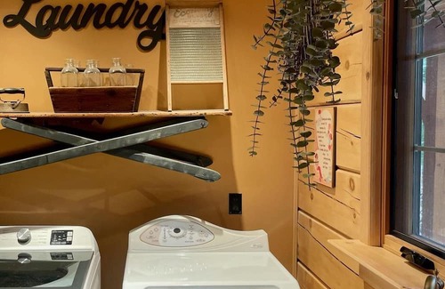 Magnetawan Hütte | One of a Kind Timber Framed Waterfront Escape w/Hot Tub!