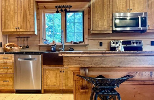 Magnetawan Hütte | One of a Kind Timber Framed Waterfront Escape w/Hot Tub!