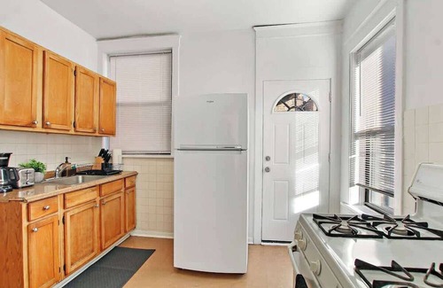 East Albany Park Wohnung | Cozy & Inviting 2BR Apartment