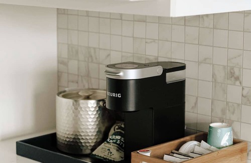 Elk Rapids Wohnung | Guestroom - 1 King Su