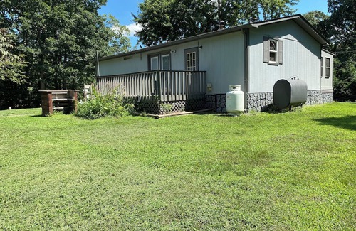 Toms Brook Haus | Comfortable 4 Person Cottage with North Fork of the Shenandoah River Access