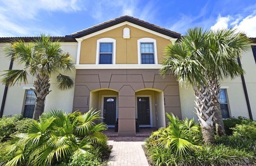 Bay Lake Haus | Gorgeous 4Bd TH Pool Windsor at Westside-2018WW