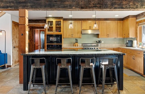 Truckee Haus | Sierra Vista Haus- Truckee/Tahoe- Relaxing Mountain Retreat