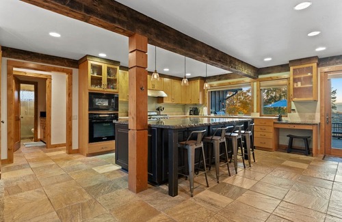 Truckee Haus | Sierra Vista Haus- Truckee/Tahoe- Relaxing Mountain Retreat