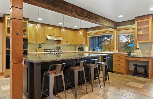 Truckee Haus | Sierra Vista Haus- Truckee/Tahoe- Relaxing Mountain Retreat