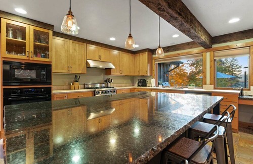 Truckee Haus | Sierra Vista Haus- Truckee/Tahoe- Relaxing Mountain Retreat
