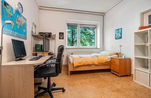 Sudstadt-Bult Wohnung | Room 'Messezimmer' with Private Terrace, Wi-Fi and Air Conditioning