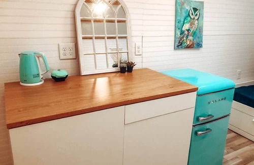 Fruitville Kabine | Gypsy Mermaid Caravan Tiny House Glamping!