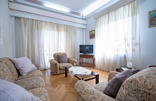 Irakleio Wohnung | Retro 2-Bdrm House Near Metro in Heraklion by ΜΡS
