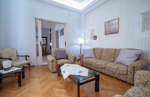 Irakleio Wohnung | Retro 2-Bdrm House Near Metro in Heraklion by ΜΡS