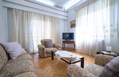 Irakleio Wohnung | Retro 2-Bdrm House Near Metro in Heraklion by ΜΡS