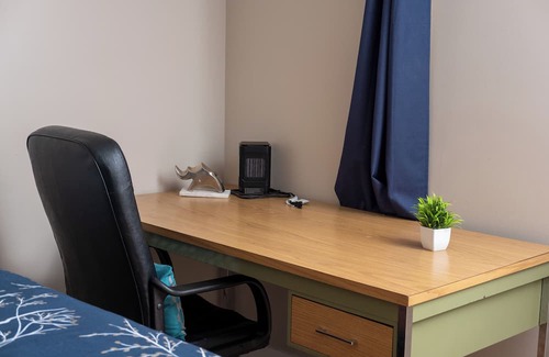 Varsity Haus | Cozy 3BD Basement Suite, 1 Bath in Varsity