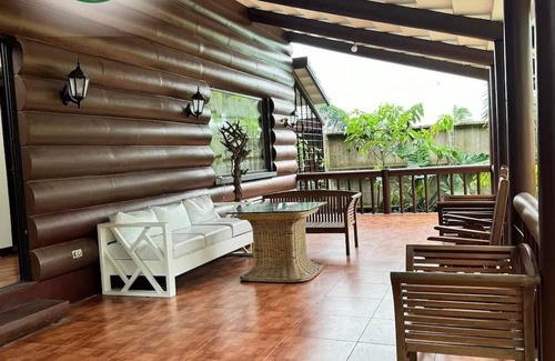 Tagaytay Kabine | Luntian log cabin with WiFi, AC in superb Tagaytay City