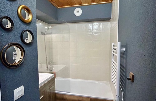 Flumet Wohnung | Apartment at the foot of the slopes, swimming pool, sauna, linen included and pets allowed.