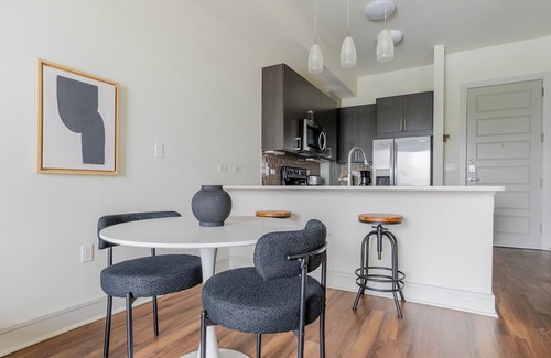 West End Wohnung | Blueground | Downtown Austin, pool, nr Congress