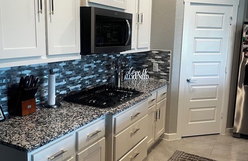 Katy Haus | Charming 3-bedroom house with Pool, WiFi and AC in delightful Katy