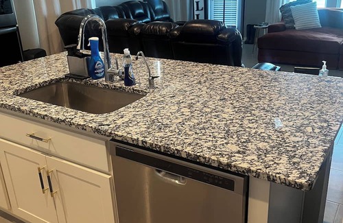Katy Haus | Charming 3-bedroom house with Pool, WiFi and AC in delightful Katy