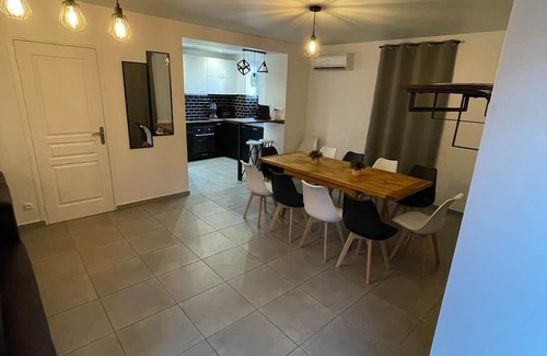 Flagy Haus | Charming renovated house with air conditioning