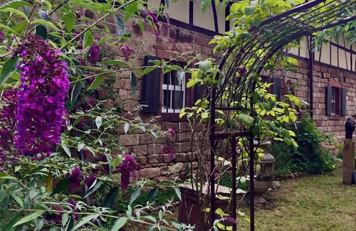 Neuried Wohnung | Apartment '1' with Shared Garden