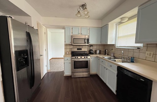 Reynoldsburg Haus | Most Wanted Home Away Home