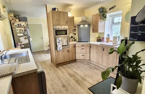 St. Andrews Hütte | Spacious family-friendly cottage within hillside village
