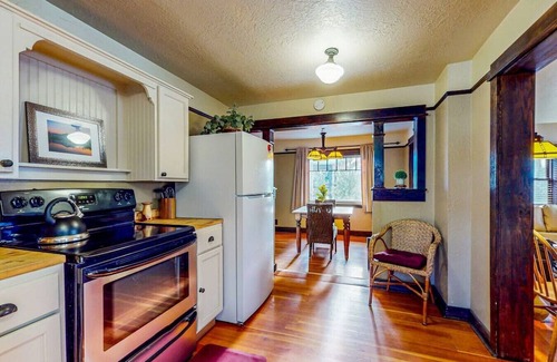 Old Bend Haus | Charming Bungalow in Walkable Old Bend