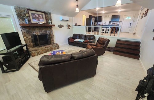 Greers Ferry Haus | Rock Ledge at the Narrows