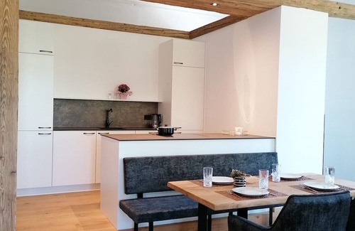 Aurolzmunster Wohnung | Elegant Versailles Stay for 3 |Breakfast Included