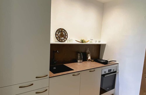 Aurolzmunster Wohnung | Elegant Versailles Stay for 3 |Breakfast Included