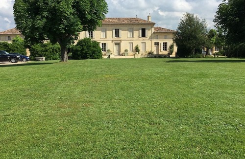 Saint-Vincent-de-Pertignas Haus | Luxury Chateau near St Emilion, Bordeaux region with Pool and Staff